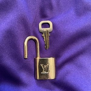 LV Brass Lock & Key #304